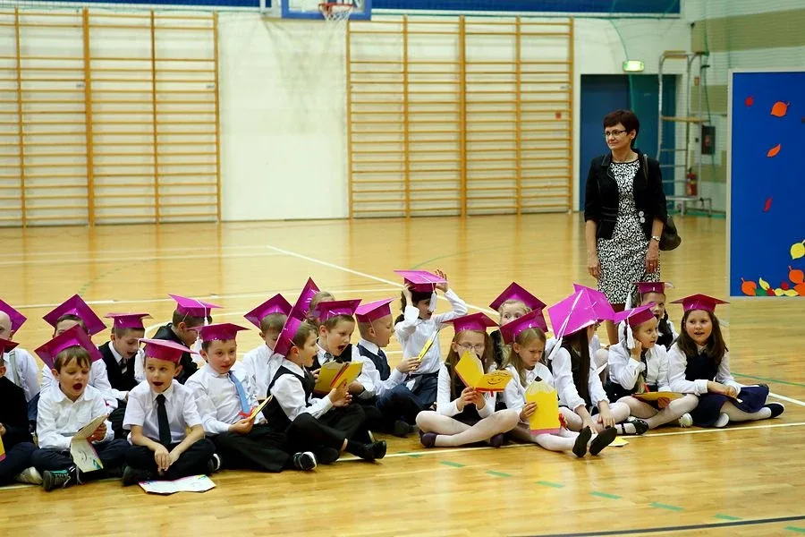 Uroczystość ślubowania klas pierwszych w SP nr 1 (zdjęcia)