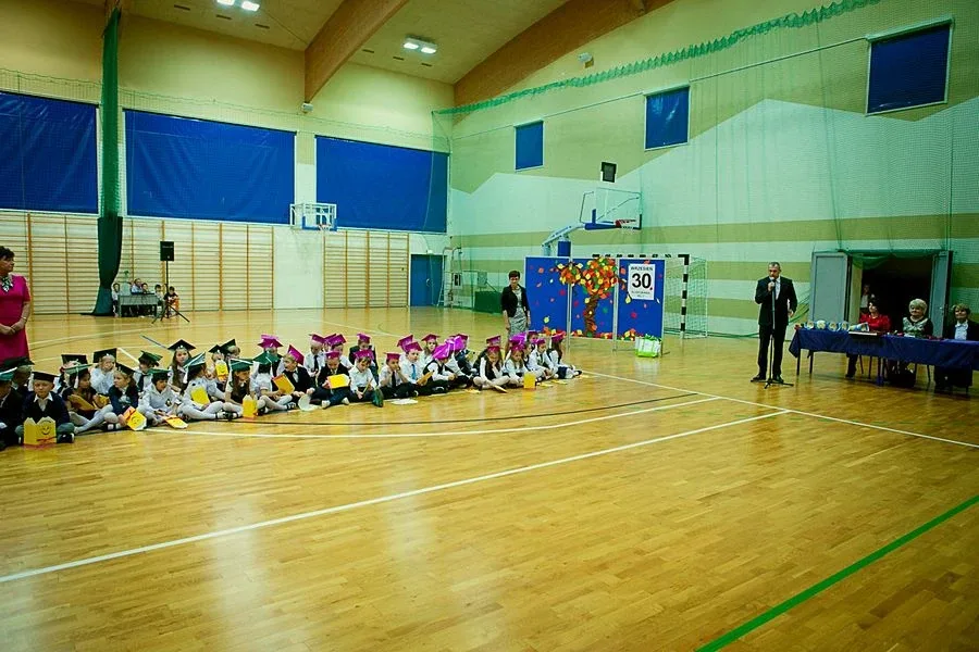 Uroczystość ślubowania klas pierwszych w SP nr 1 (zdjęcia)