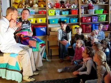 Gucio Chusteczka u przedszkolaków (zdjęcia)