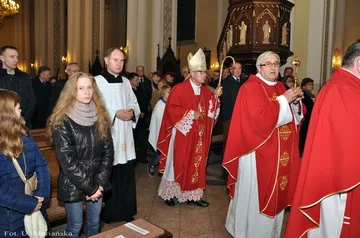 Dzieci nagrodzone przez biskupa (zdjęcia)