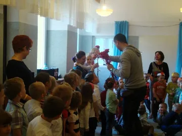 Akademia, kwiaty i życzenia (zdjęcia)