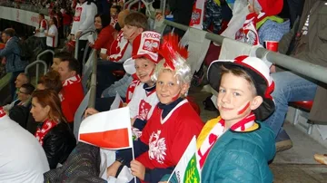 Młodzi piłkarze na meczu Polska - Szkocja (zdjęcia)