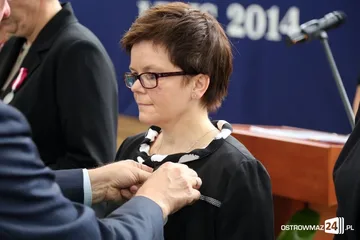 Dyrektorzy i nauczyciele odznaczeni (zdjęcia)
