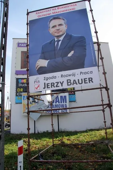 Spalono baner kandydata na burmistrza (zdjęcia)