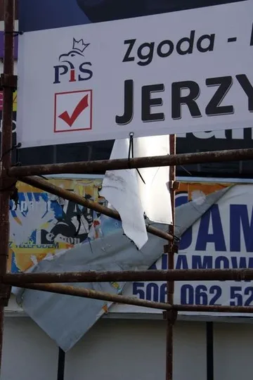 Spalono baner kandydata na burmistrza (zdjęcia)