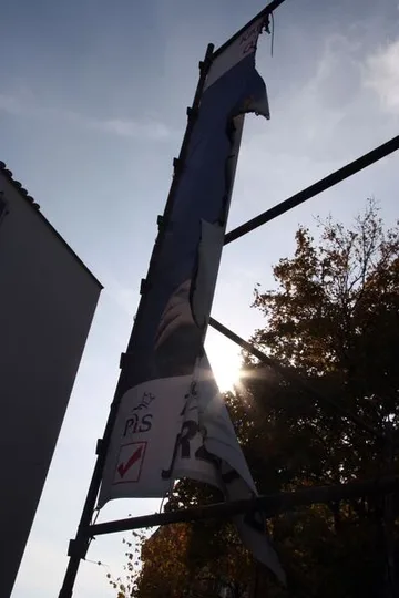 Spalono baner kandydata na burmistrza (zdjęcia)