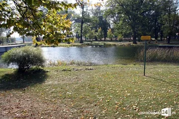 Skrzynka skarg: błędy na tablicy przy stawie (zdjęcia)