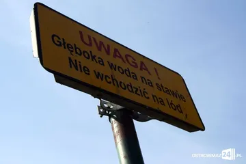 Skrzynka skarg: błędy na tablicy przy stawie (zdjęcia)