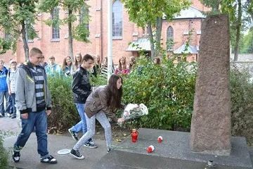 Młodzież pamięta o bohaterach (zdjęcia)
