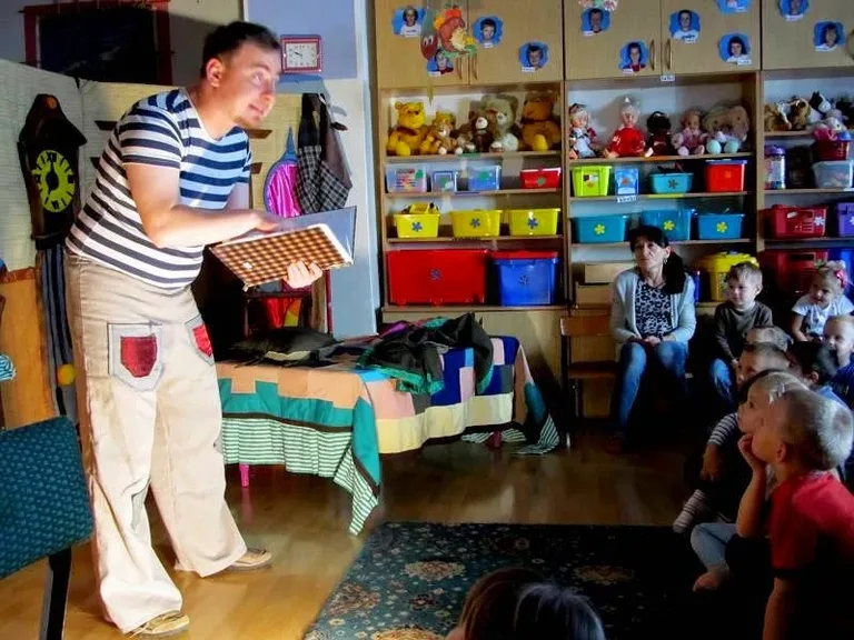 Gucio Chusteczka u przedszkolaków (zdjęcia)