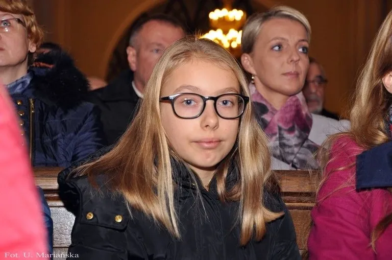 Dzieci nagrodzone przez biskupa (zdjęcia)