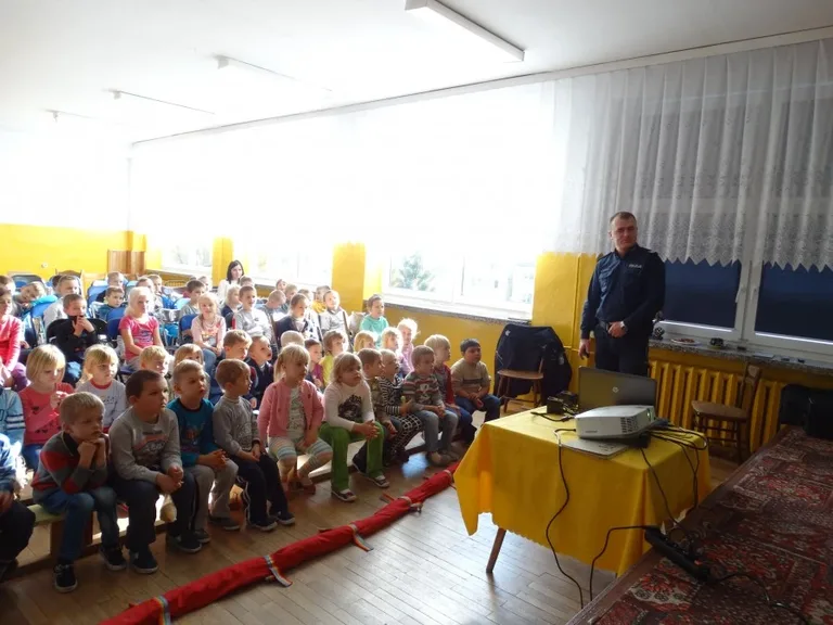 Policjanci z wizytą w szkołach (zdjęcia)