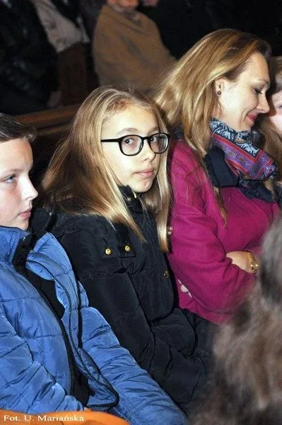 Dzieci nagrodzone przez biskupa (zdjęcia)