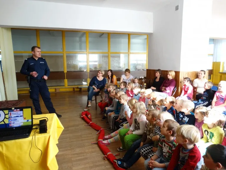 Policjanci z wizytą w szkołach (zdjęcia)