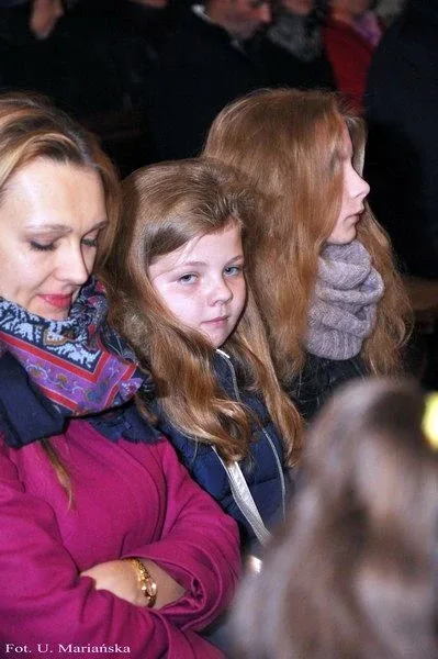 Dzieci nagrodzone przez biskupa (zdjęcia)