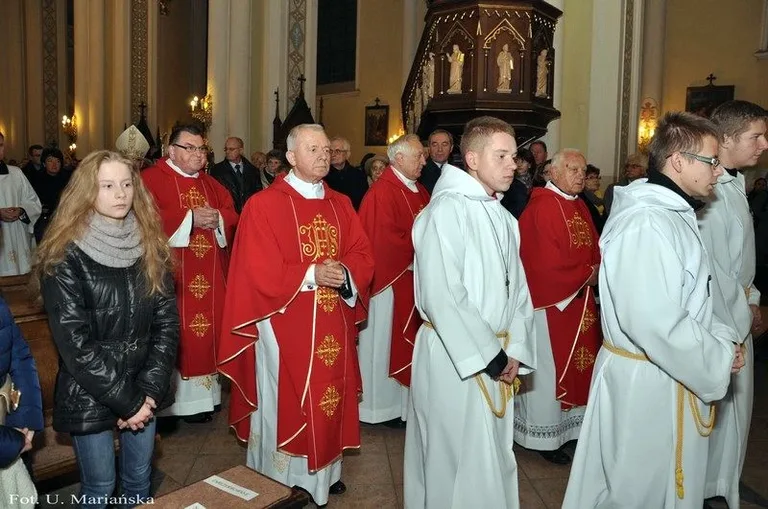 Dzieci nagrodzone przez biskupa (zdjęcia)