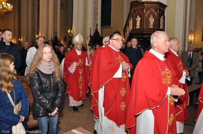 Dzieci nagrodzone przez biskupa (zdjęcia)
