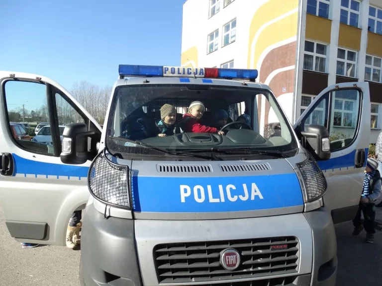 Policjanci z wizytą w szkołach (zdjęcia)