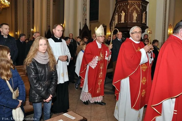 Dzieci nagrodzone przez biskupa (zdjęcia)