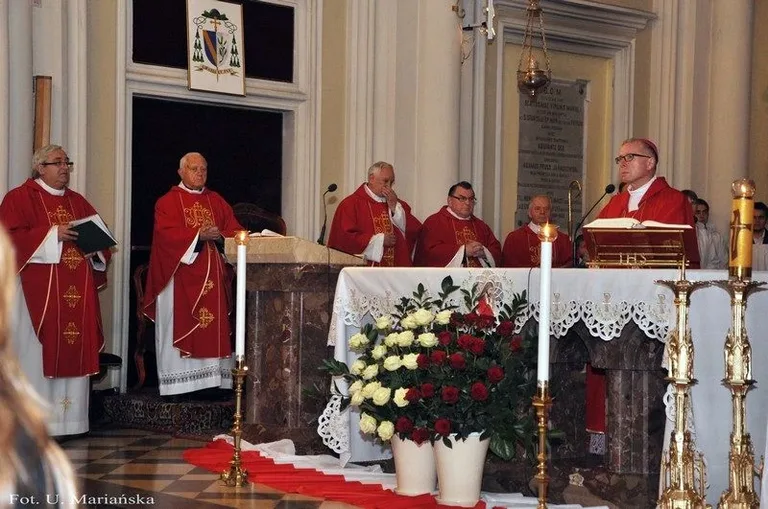 Dzieci nagrodzone przez biskupa (zdjęcia)