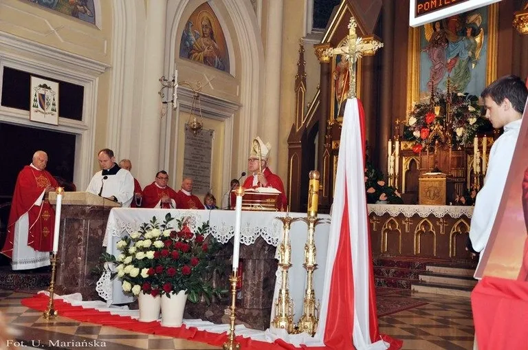 Dzieci nagrodzone przez biskupa (zdjęcia)