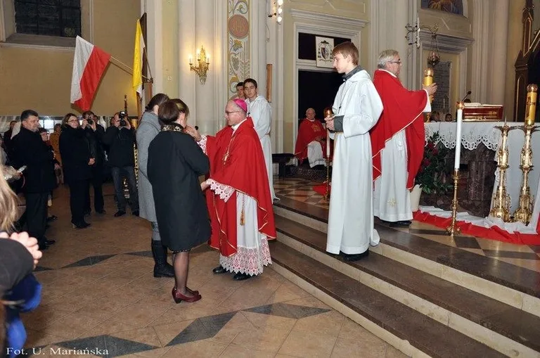Dzieci nagrodzone przez biskupa (zdjęcia)