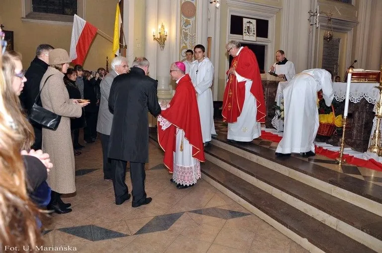 Dzieci nagrodzone przez biskupa (zdjęcia)