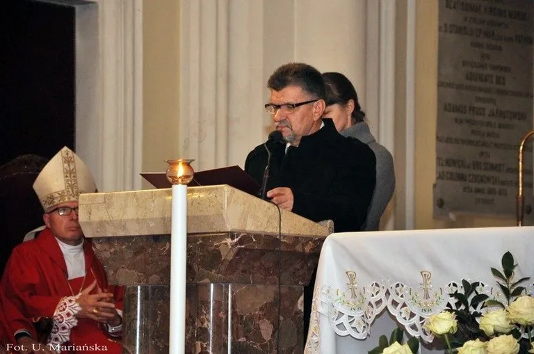 Dzieci nagrodzone przez biskupa (zdjęcia)