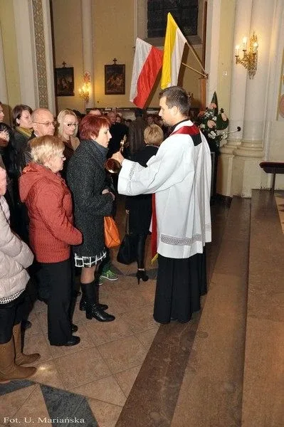Dzieci nagrodzone przez biskupa (zdjęcia)