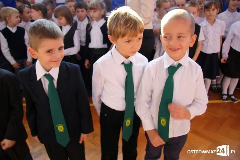 Ślubowanie pierwszaków w Trójce (zdjęcia)