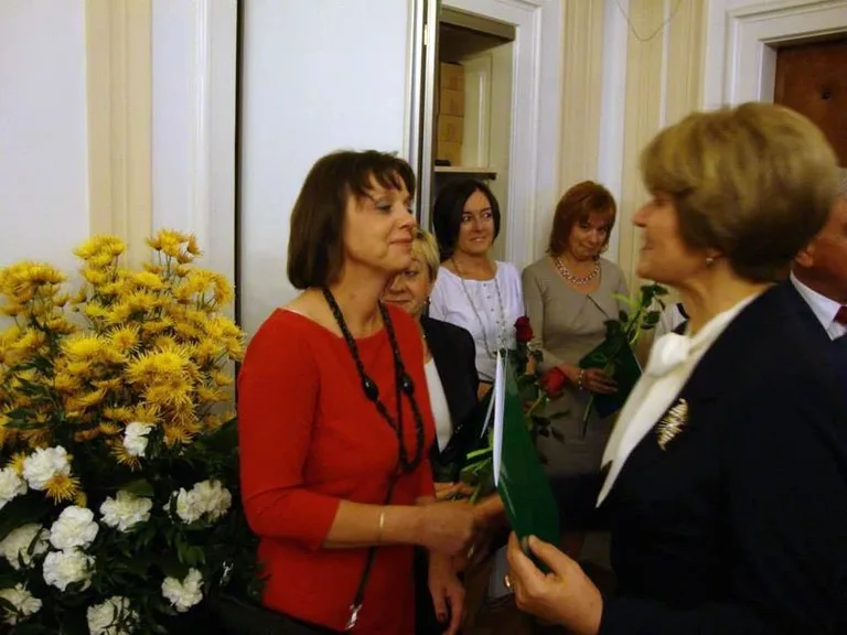 Akademia, kwiaty i życzenia (zdjęcia)