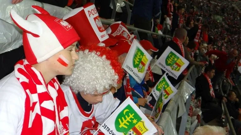 Młodzi piłkarze na meczu Polska - Szkocja (zdjęcia)