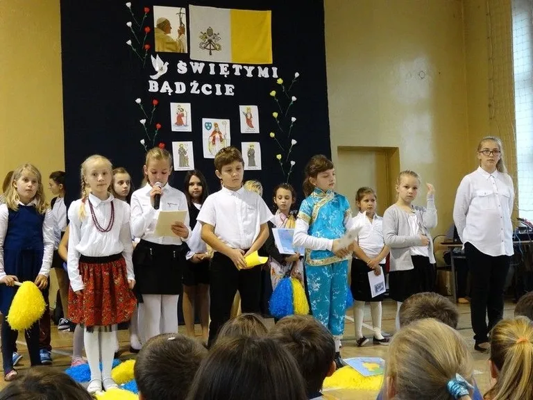 XIV Dzień Papieski w SP nr 1 (zdjęcia)