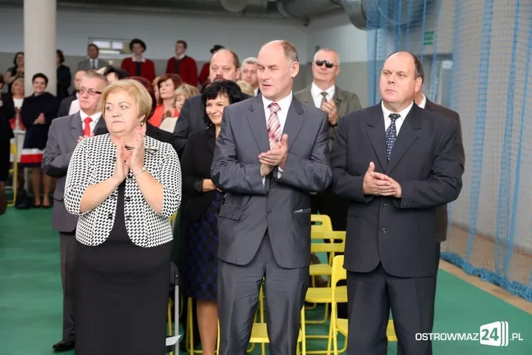 Dyrektorzy i nauczyciele odznaczeni (zdjęcia)