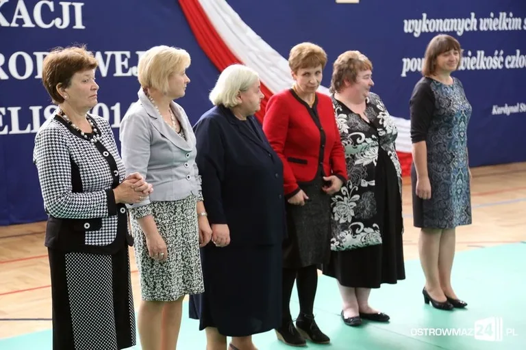Dyrektorzy i nauczyciele odznaczeni (zdjęcia)