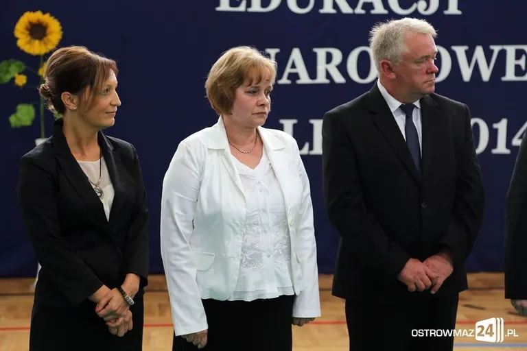 Dyrektorzy i nauczyciele odznaczeni (zdjęcia)