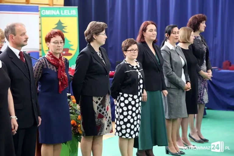 Dyrektorzy i nauczyciele odznaczeni (zdjęcia)