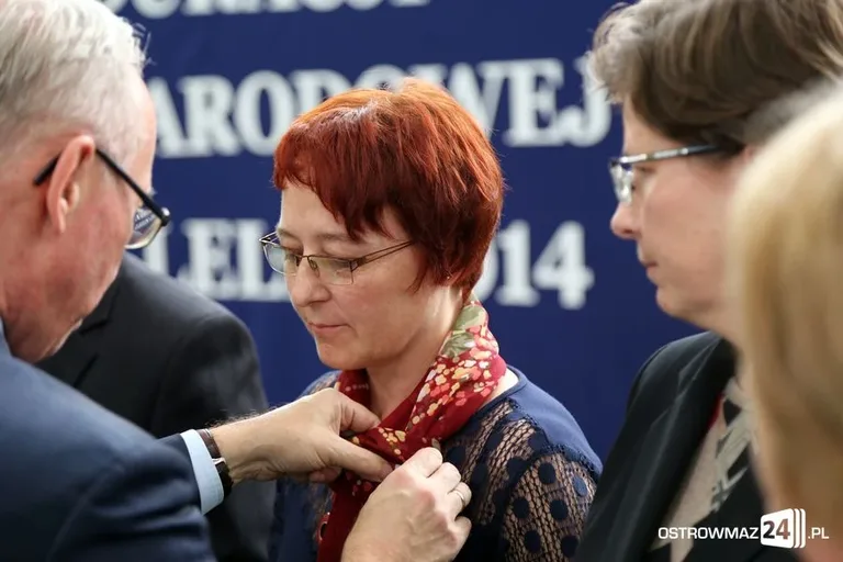 Dyrektorzy i nauczyciele odznaczeni (zdjęcia)