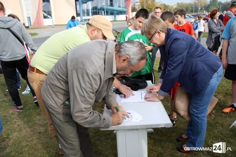 Ostrowianie rywalizowali przy stawie (zdjęcia)