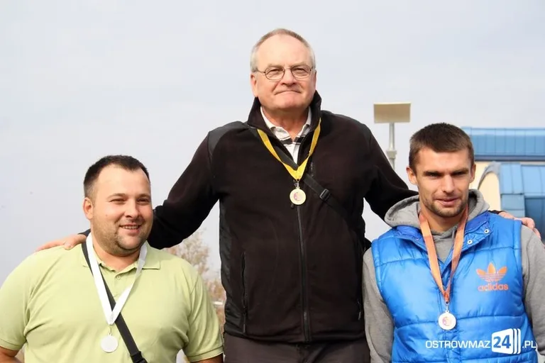Ostrowianie rywalizowali przy stawie (zdjęcia)