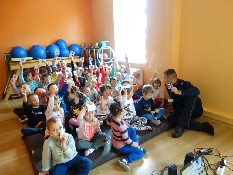 Ostrowscy policjanci odwiedzili dzieci (zdjęcia)
