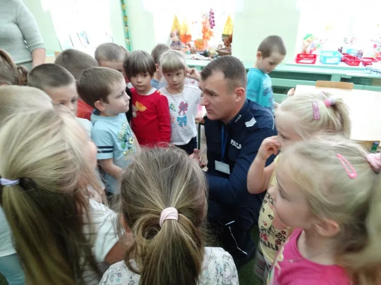 Ostrowscy policjanci odwiedzili dzieci (zdjęcia)