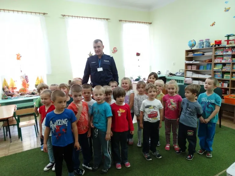 Ostrowscy policjanci odwiedzili dzieci (zdjęcia)