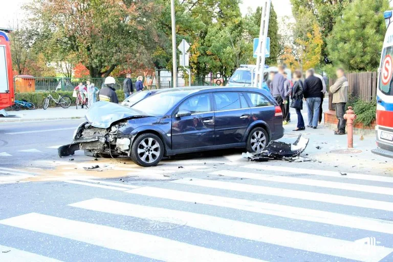 Wypadek na skrzyżowaniu Zwycięstwa i Sielskiej (zdjęcia)