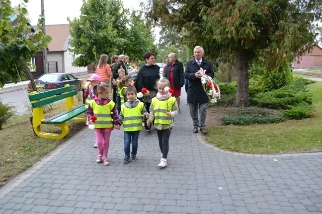 Młodzież pamięta o bohaterach (zdjęcia)
