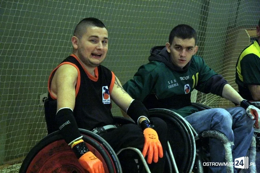 Sparing rugbystów na wózkach (zdjęcia)