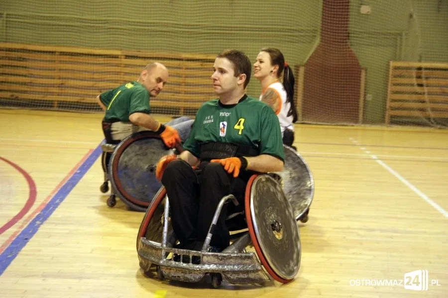 Sparing rugbystów na wózkach (zdjęcia)