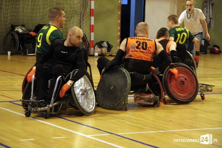 Sparing rugbystów na wózkach (zdjęcia)