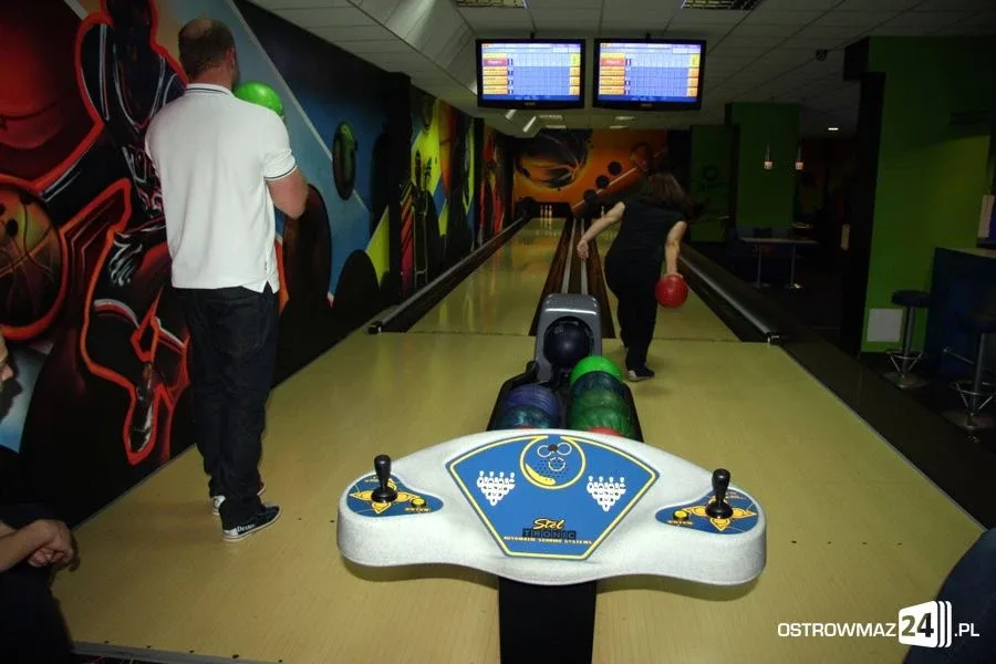 Ruszyły zakładówki bowlingowe (zdjęcia)
