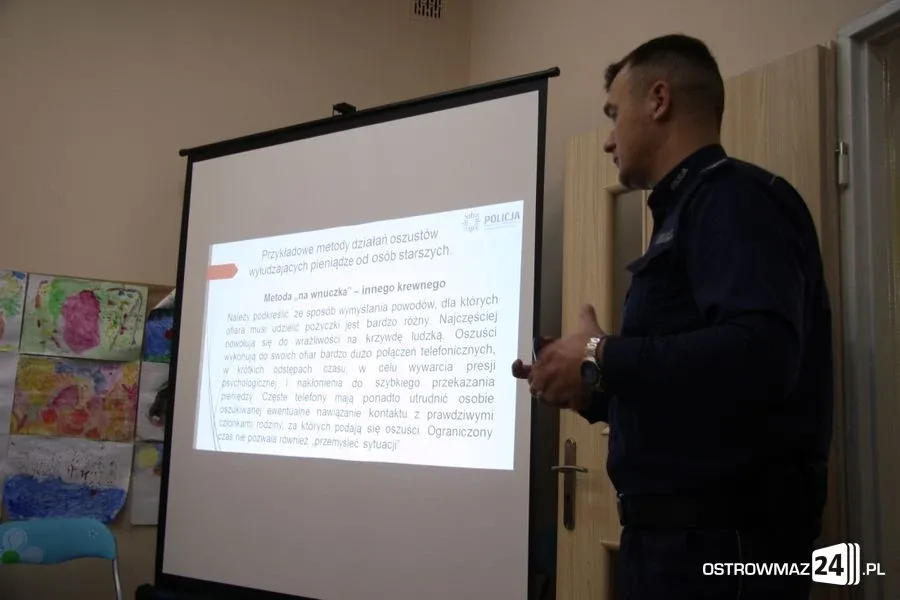 Ostrowski policjant szkolił seniorów (zdjęcia)